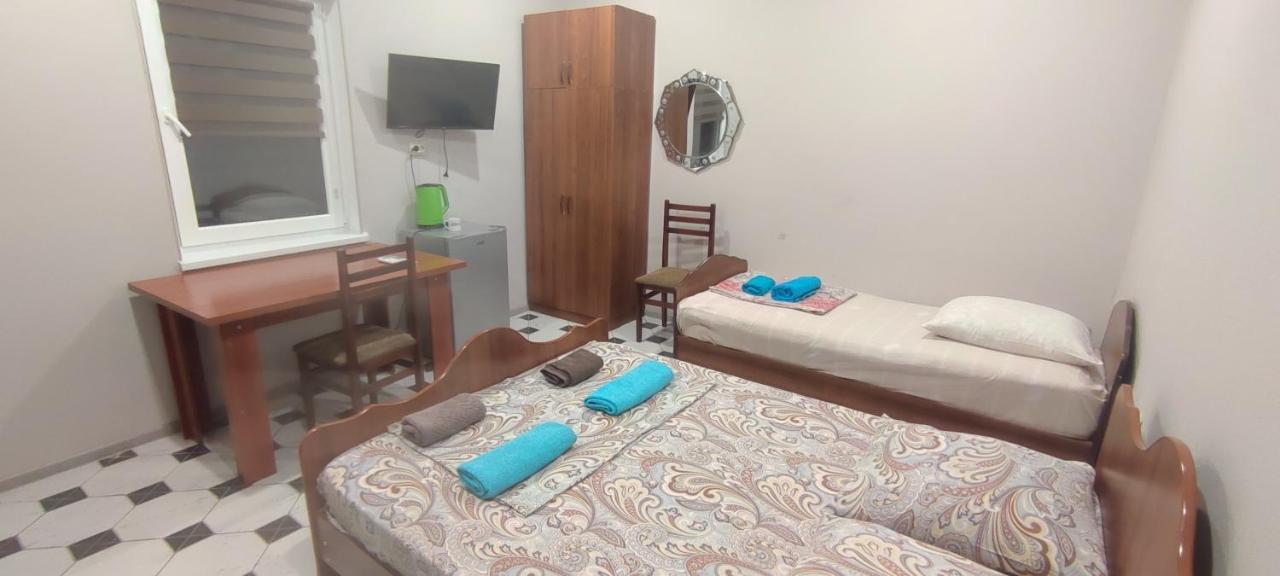 John'S Hotell Sukhumi Eksteriør bilde