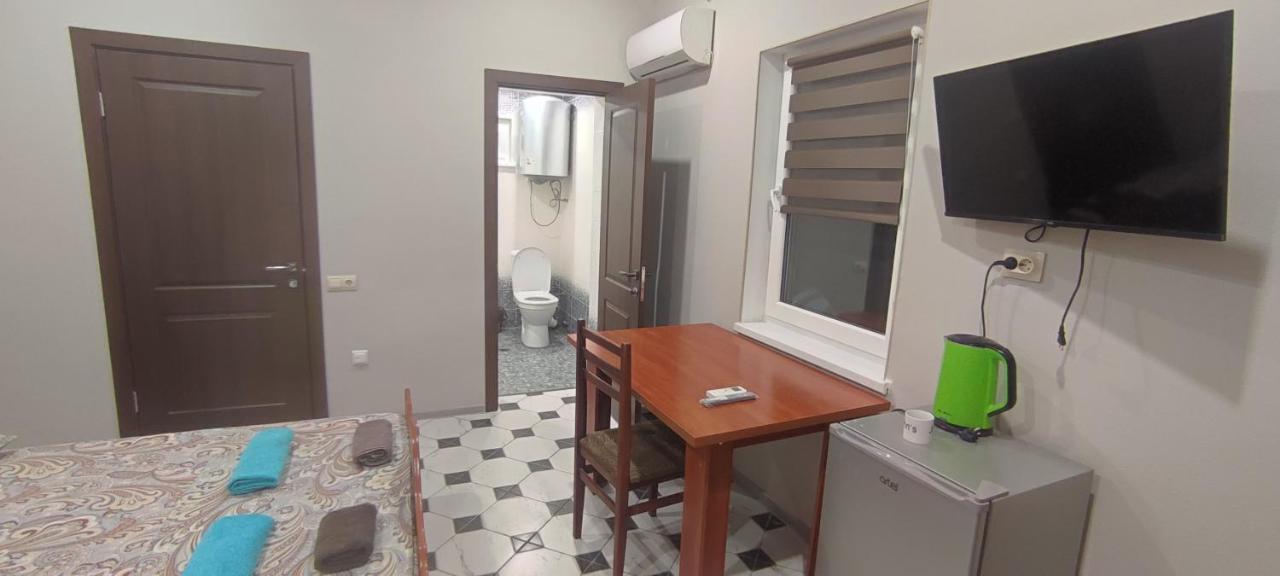 John'S Hotell Sukhumi Eksteriør bilde
